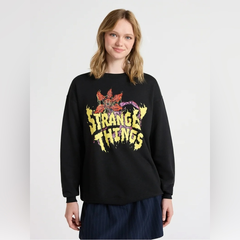 Netflix Stranger Things by No Boundaries Women’s Oversized Graphic Sweatshirt